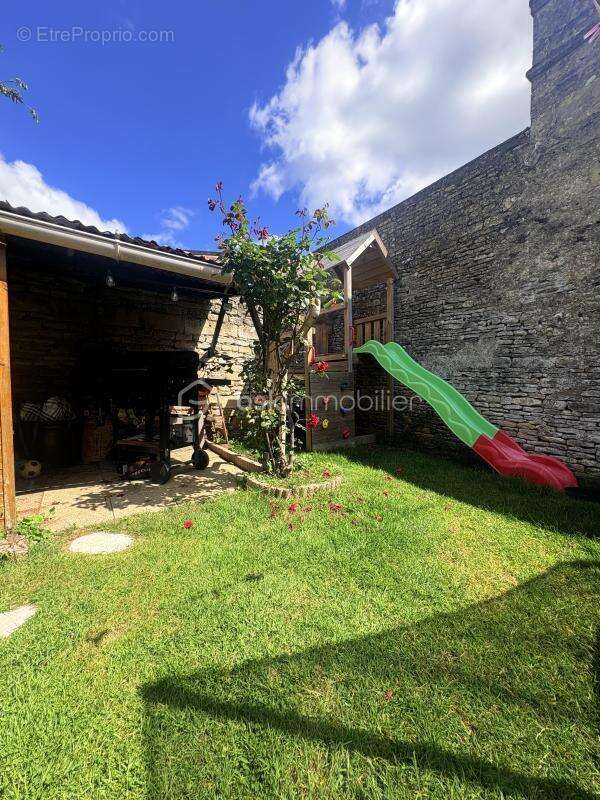 Maison à THAON