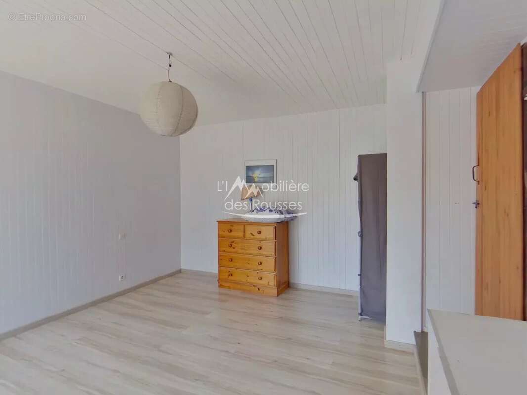 Propriété de caractère avec écurie et vaste domaine - photo 9