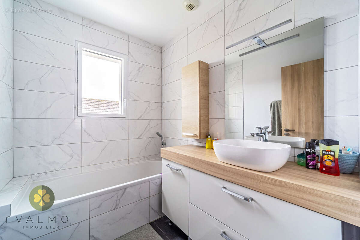 Maison à DAMMARTIN-EN-SERVE