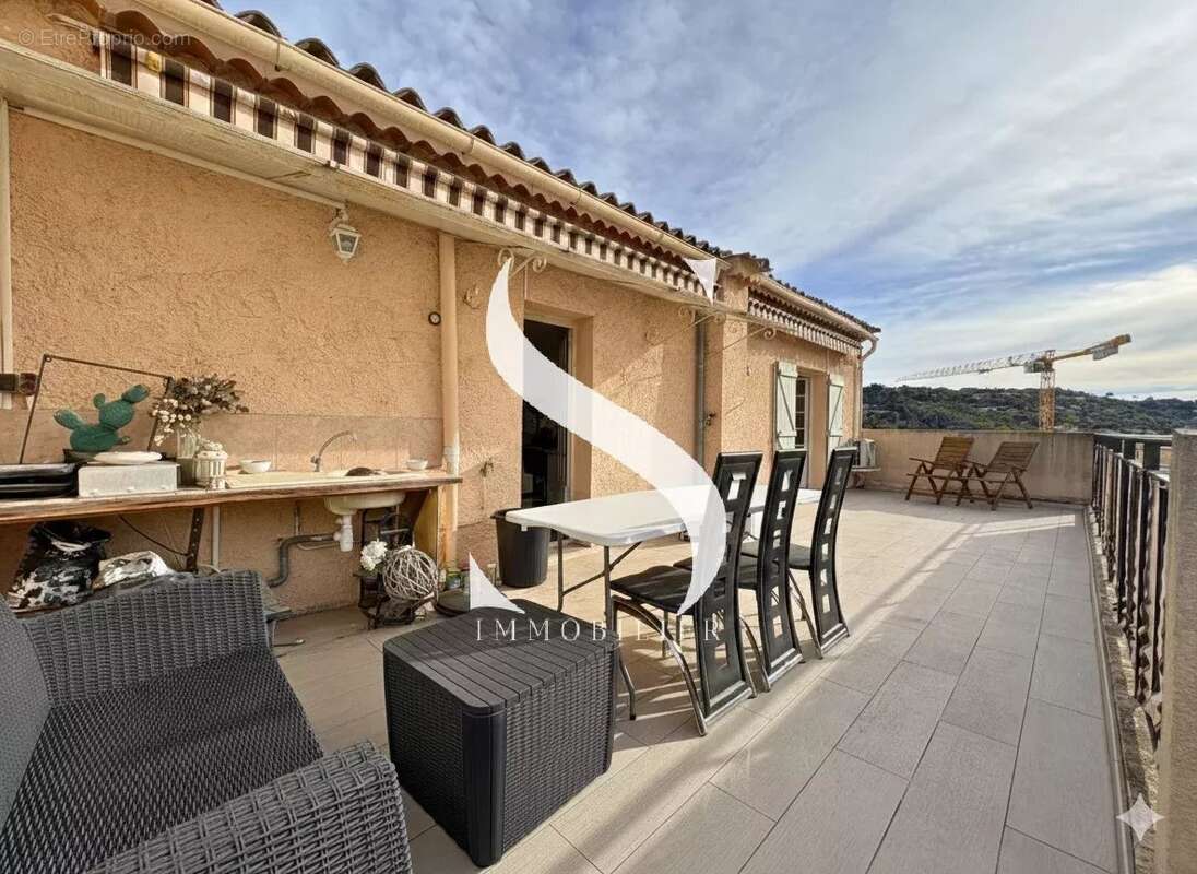 Appartement à VALLAURIS