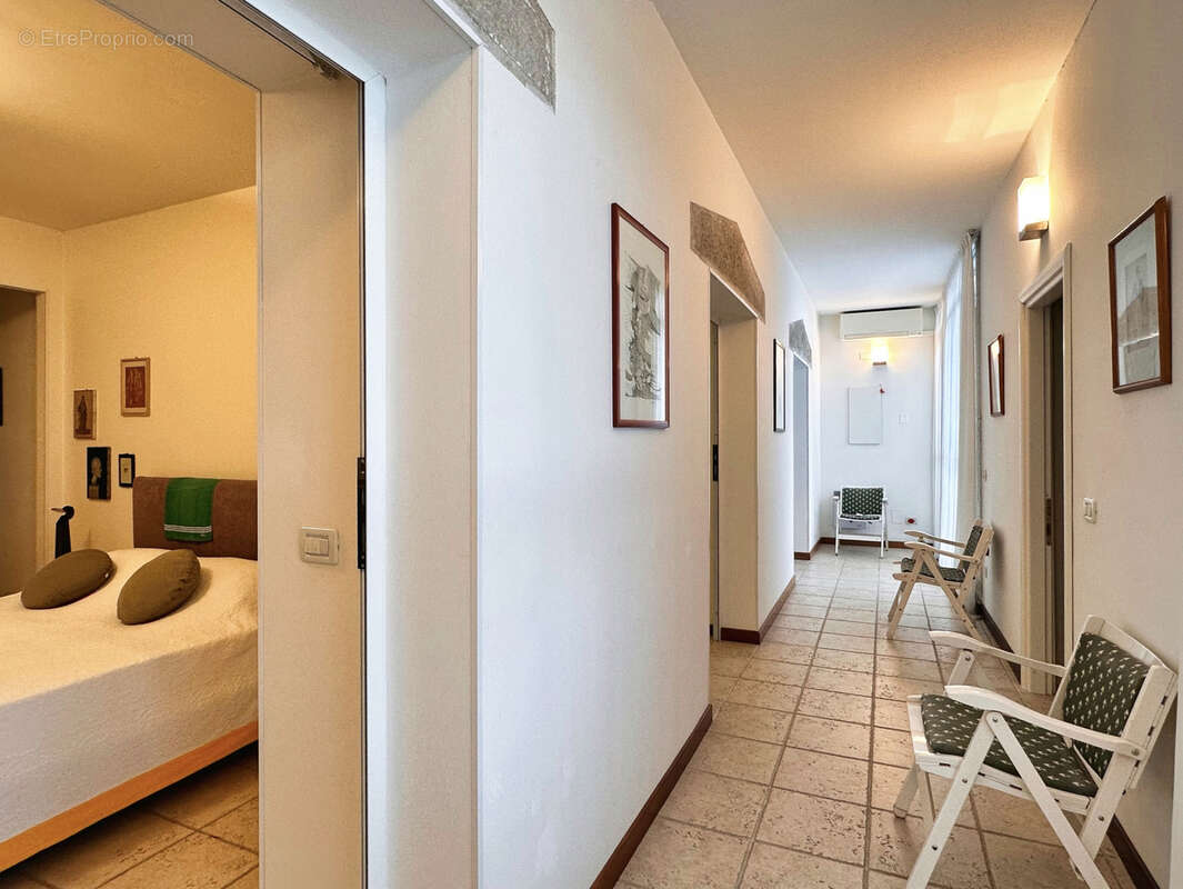 MENTON   Garavan   Lumineux 3 pièces dans une villa historique avec piscine - photo 11