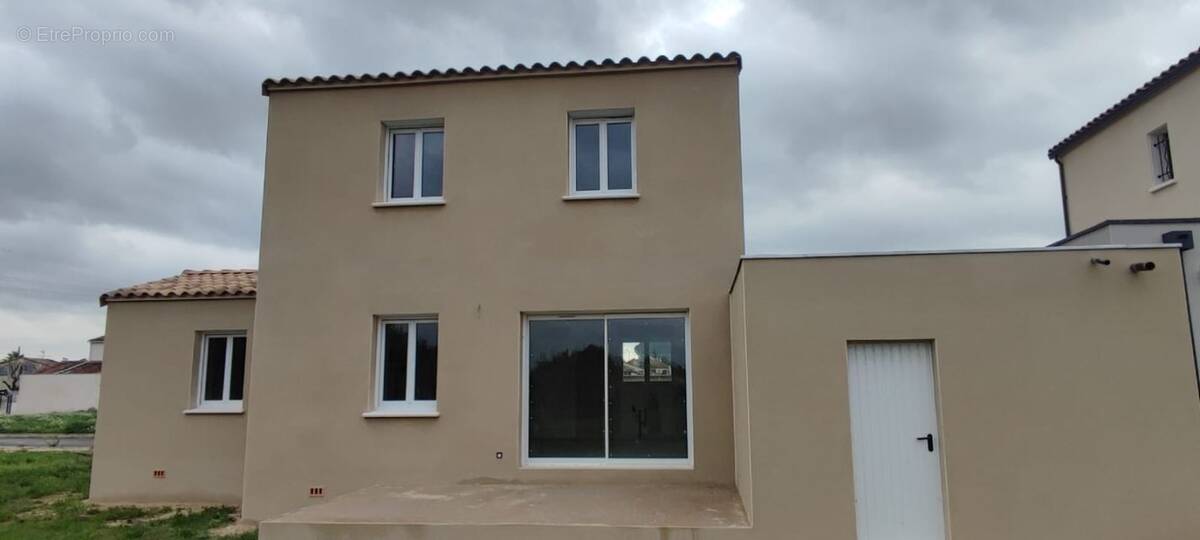 Maison à JONQUIERES-SAINT-VINCENT