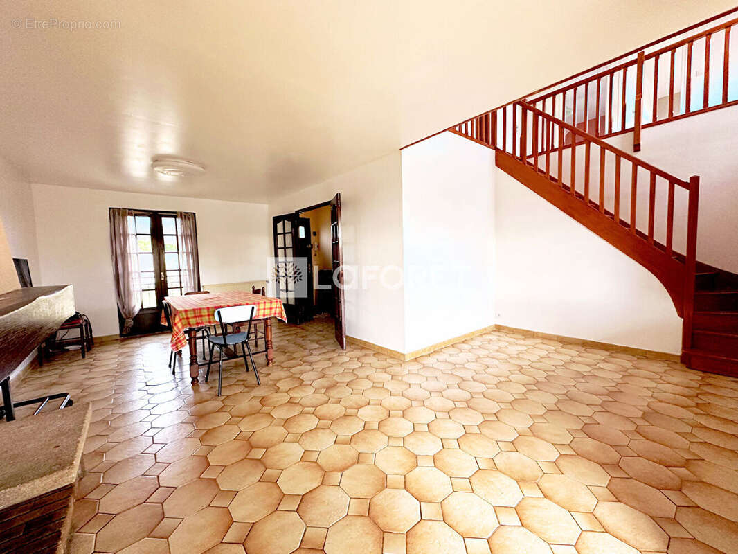 Maison à SAINT-GERMAIN-LES-ARPAJON