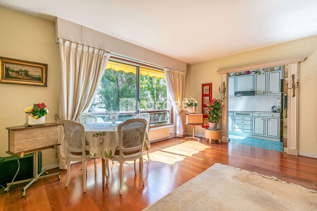 Appartement à PARIS-19E