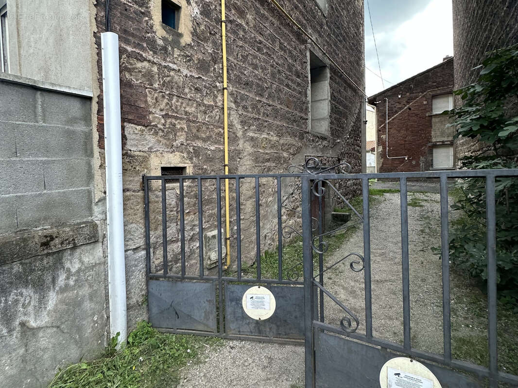 Appartement à LE CHAMBON-FEUGEROLLES