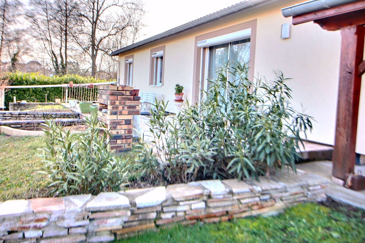 Maison à OUCHES