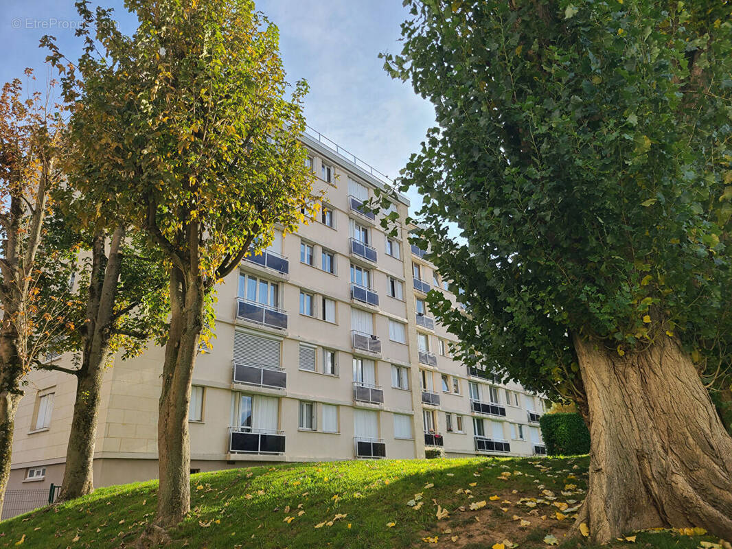 Appartement à FONTENAY-LE-FLEURY
