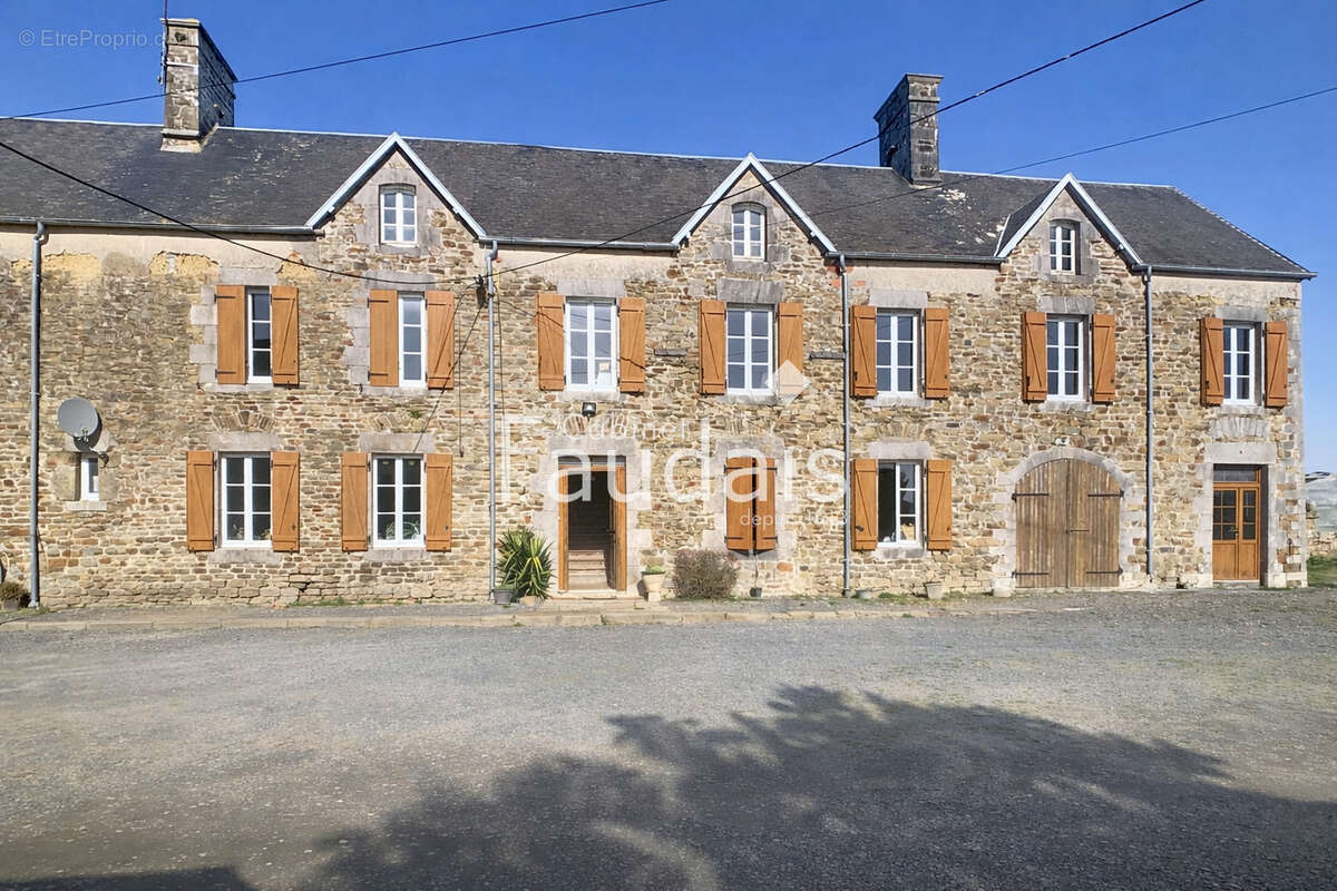Maison à SAINT-DENIS-LE-VETU