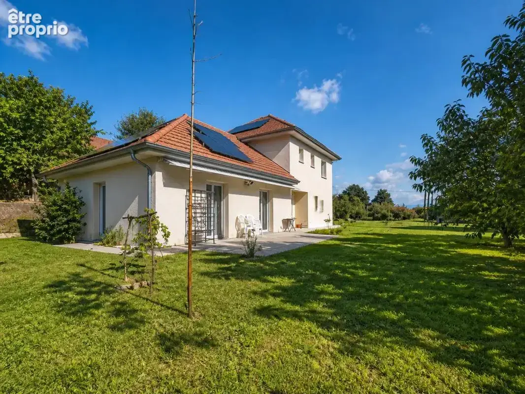 Belle maison familiale avec 4 chambres, grand garage et jardin arboré - photo 2
