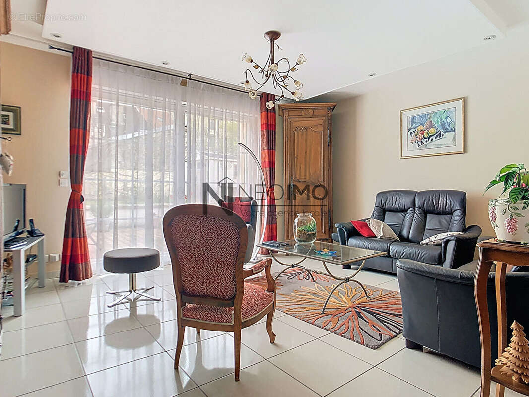 Maison à NEUFCHATEAU