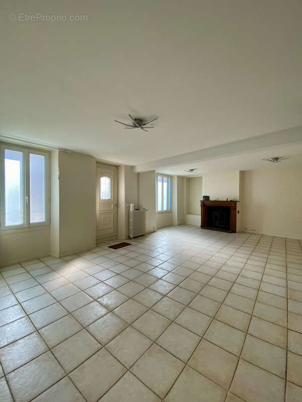 Maison à MONTEREAU-FAULT-YONNE