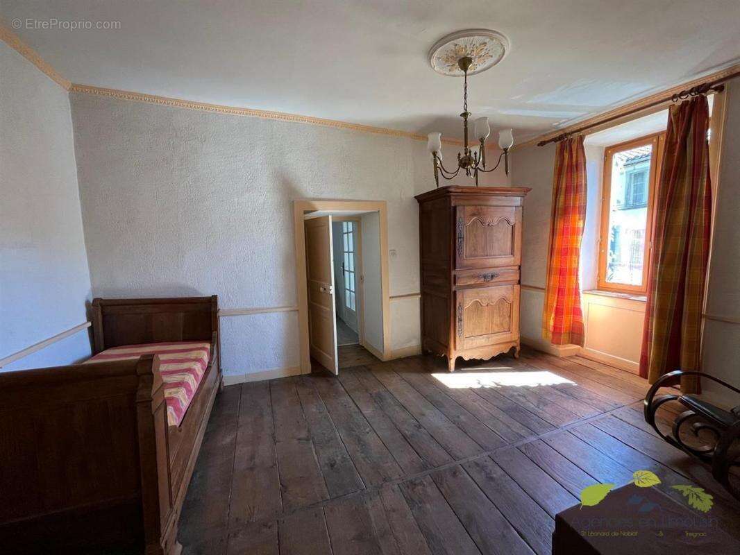 Maison à SAINT-LEONARD-DE-NOBLAT