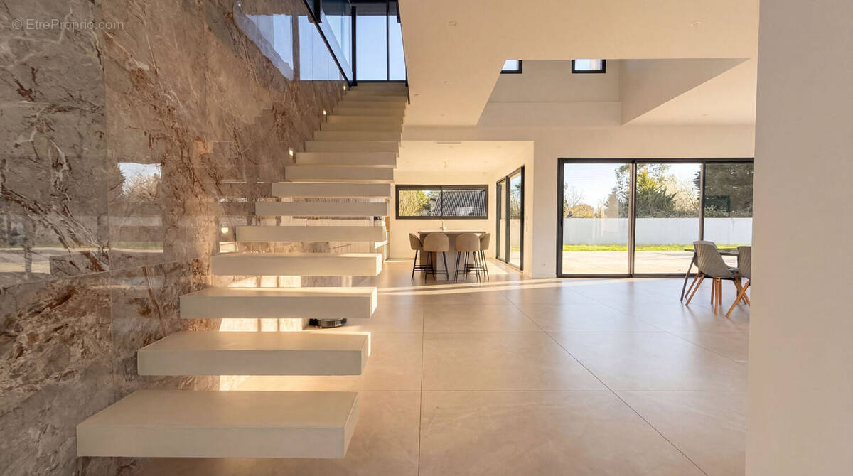 Maison à SAINT-CYR-SUR-LOIRE