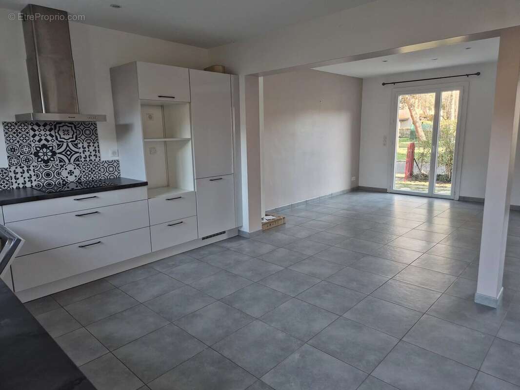 Vals près Le Puy, maison F4 sur 2 niveaux - photo 3