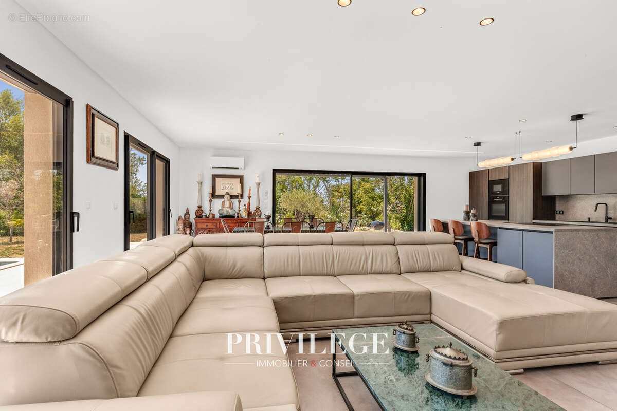 Aups — Exclusivité — Maison neuve avec piscine, prestations soignées et potentiel d’évolution - photo 8
