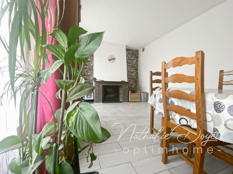 Maison à MONTCORNET