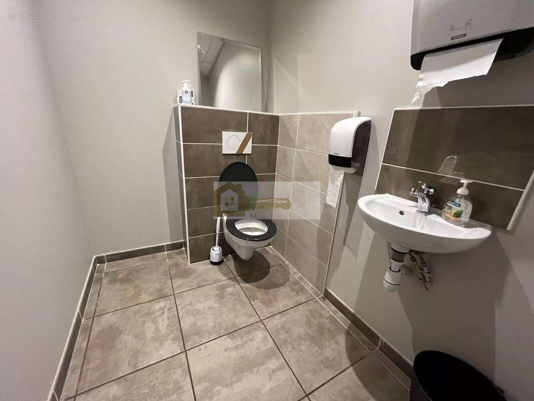 Commerce à CHATEAUNEUF-DU-RHONE