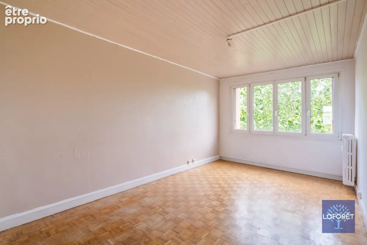 Appartement à LES PAVILLONS-SOUS-BOIS