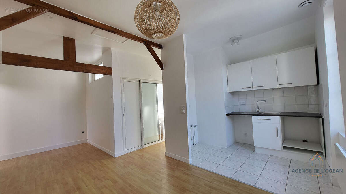 Appartement à vendre à Le Palais : Vue sur les fortifications et coeur historique - photo 2