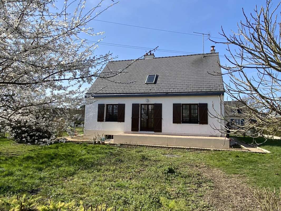 Maison à MONTREUIL-JUIGNE