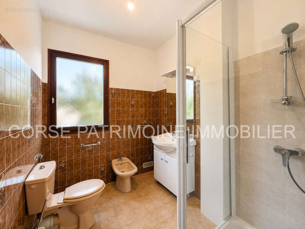 Villa aux multiples possibilités au coeur de Solenzara - photo 23
