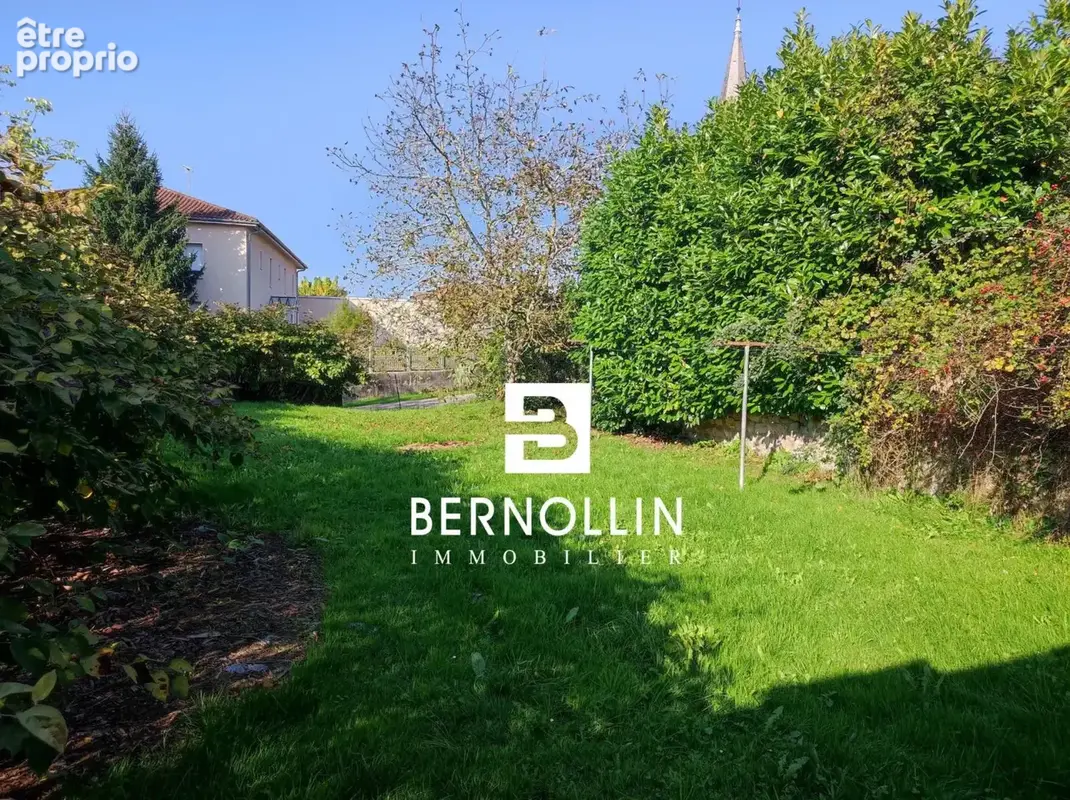 Ensemble immobilier au c?ur de Beaupont avec terrain et location de locaux - photo 14