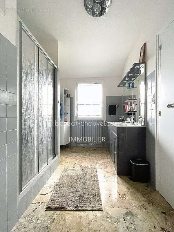 PLOEREN - Maison Familiale 215 m² - 6 Chambres - Terrain 1096 m² - photo 6
