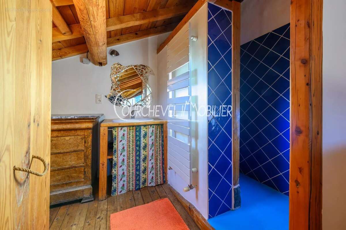 Maison à LES ALLUES