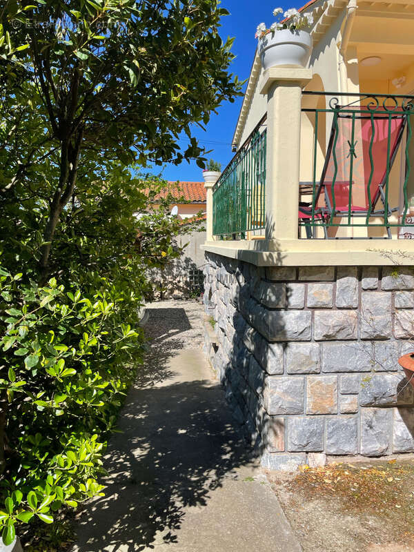 Maison à DOUZENS