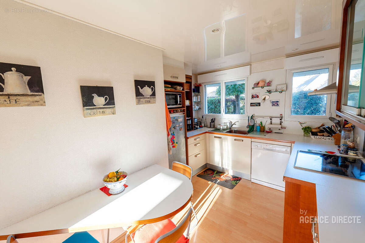 Maison à MONTGERMONT