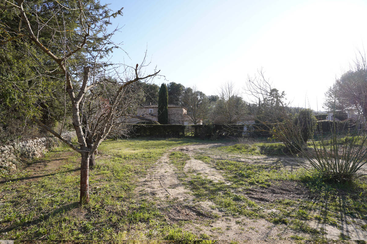 Terrain à VENTABREN