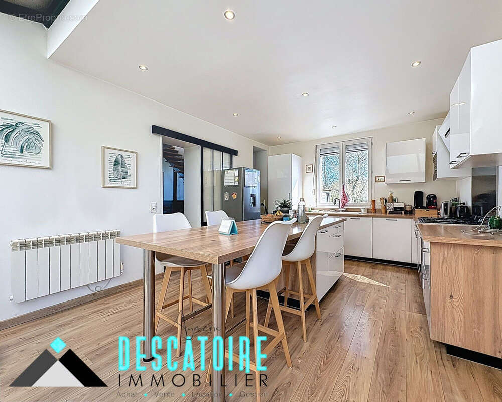 Maison à SAINT-FLORIS