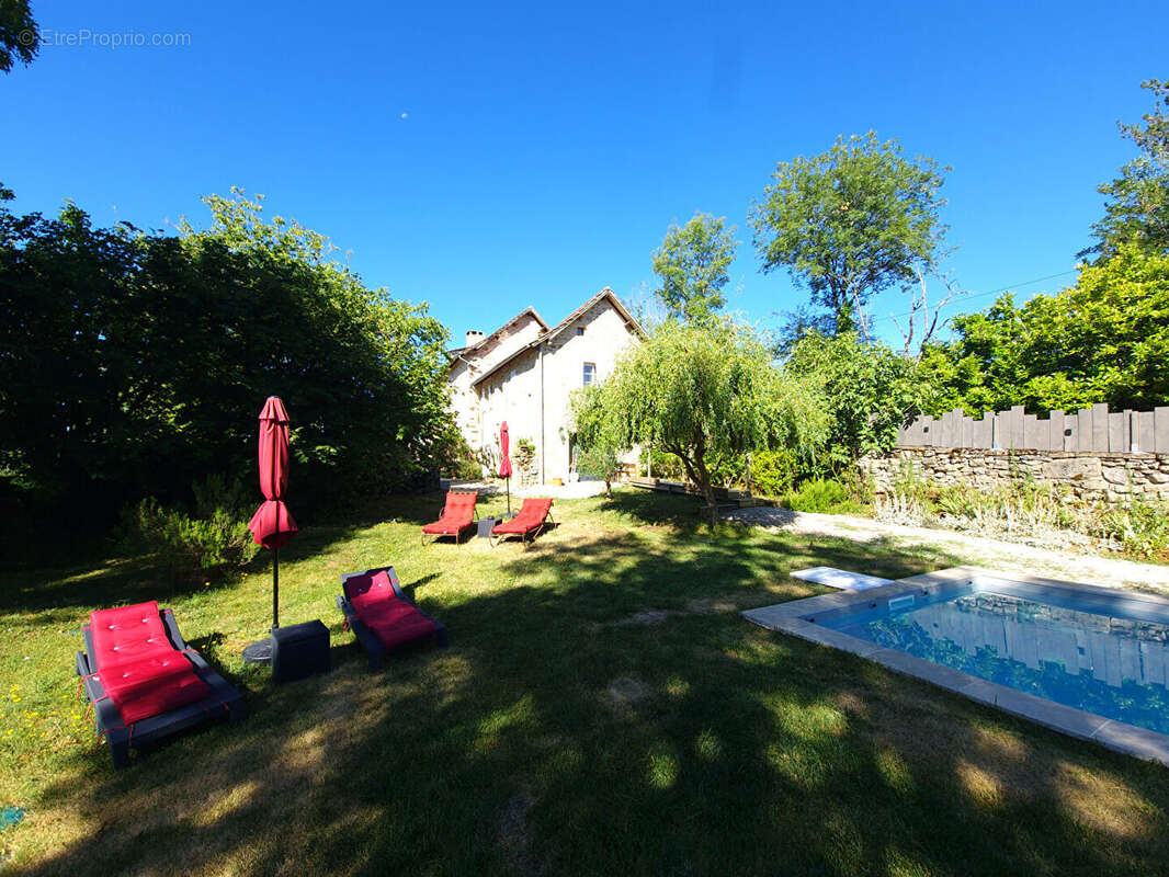 Belle maison en pierres dans un hameau calme - photo 2