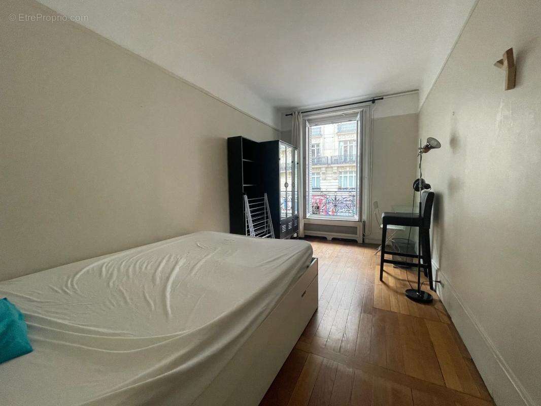 Appartement 3 pièces - 56 m2 - Paris 75018 - photo 3
