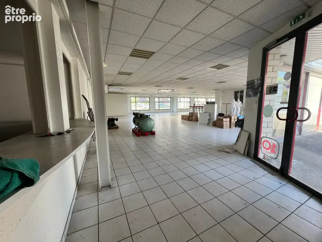 VENDRE   Local commercial de 530 m2 avec possibilité d’extension jusqu’à 2 500 m2   Emplacement no1 - photo 7