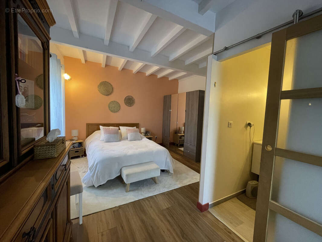 Maison 130 m² à Saint-Cyr-De-Valorges  - photo 9