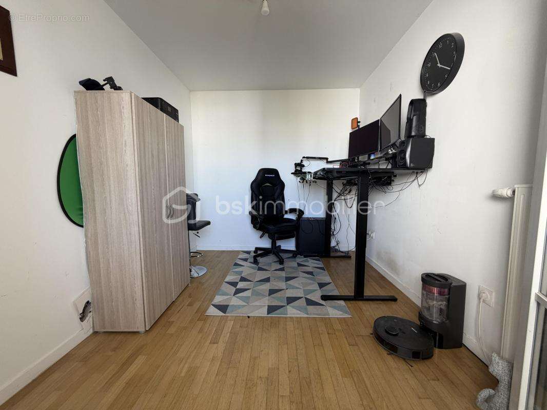 Charmant petit F3 récent avec loggia, ascenseur et double parking - photo 6