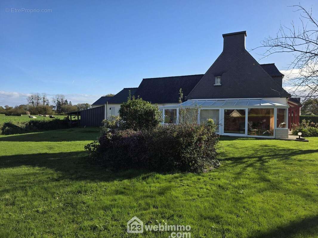 Maison à SAINT-CLET