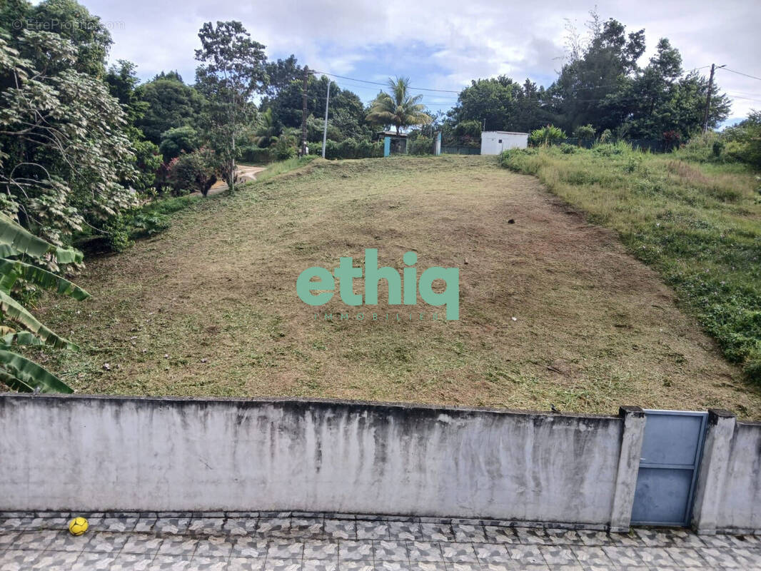 Terrain à PETIT-BOURG