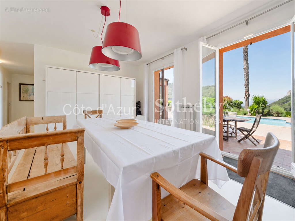 Villa de caractère avec piscine dans un domaine privé proche de Monaco - photo 15