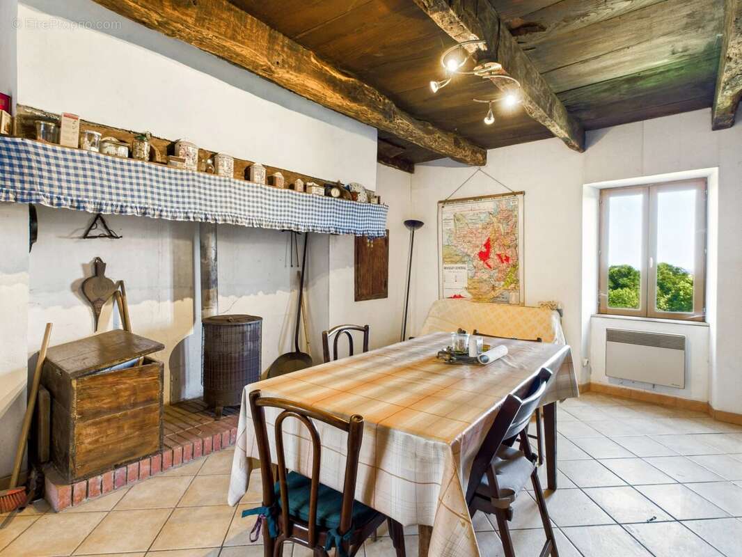 Charmante maison en pierre avec jardin, vue et grand potentiel - photo 5