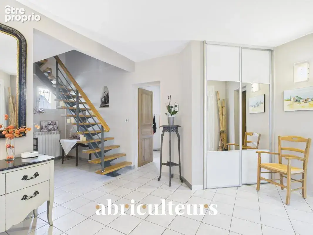 Villa rénovée de 155 m² en vente au pied du Luberon à Cheval-Blanc (84460) - photo 18
