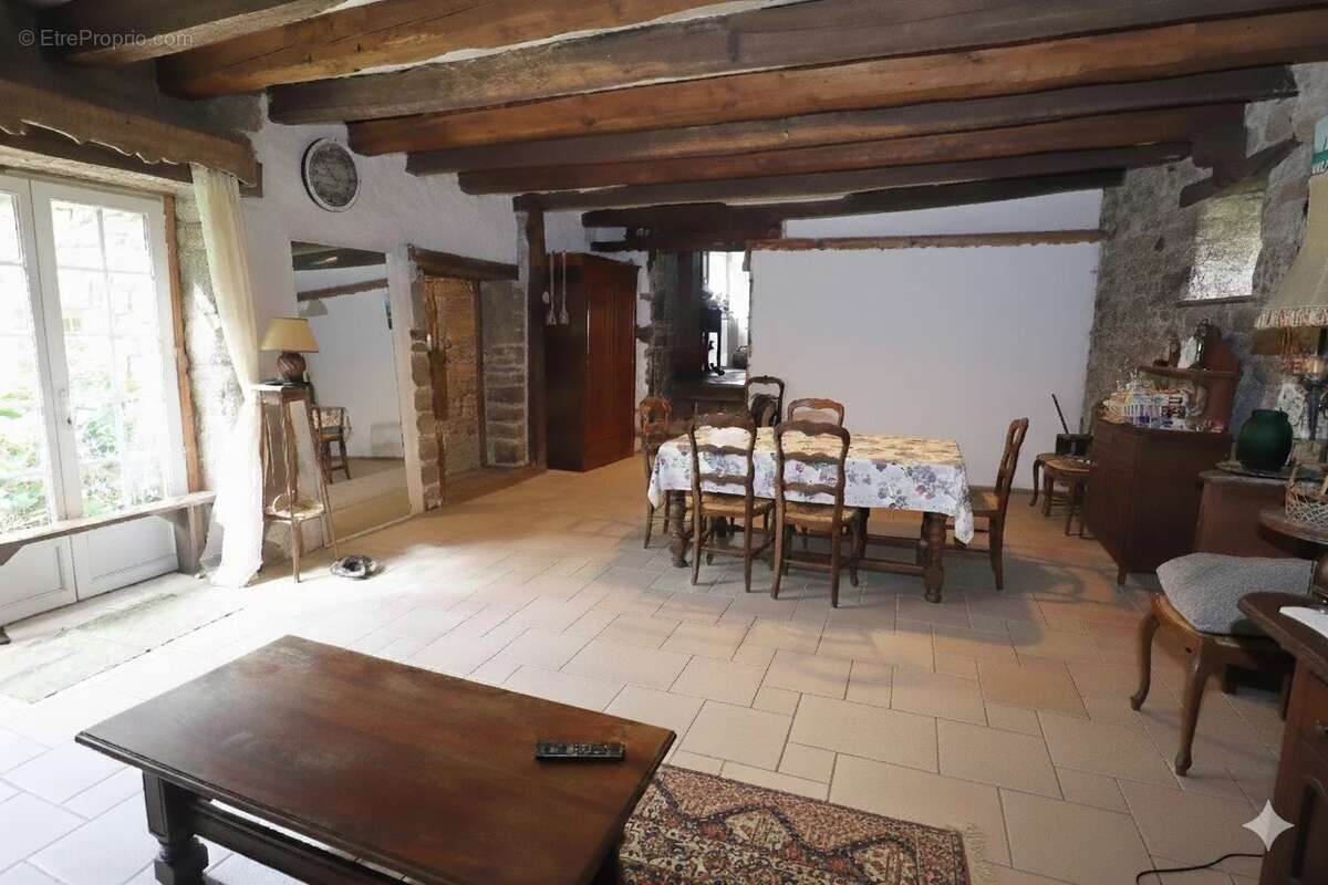 Maison à GLOMEL