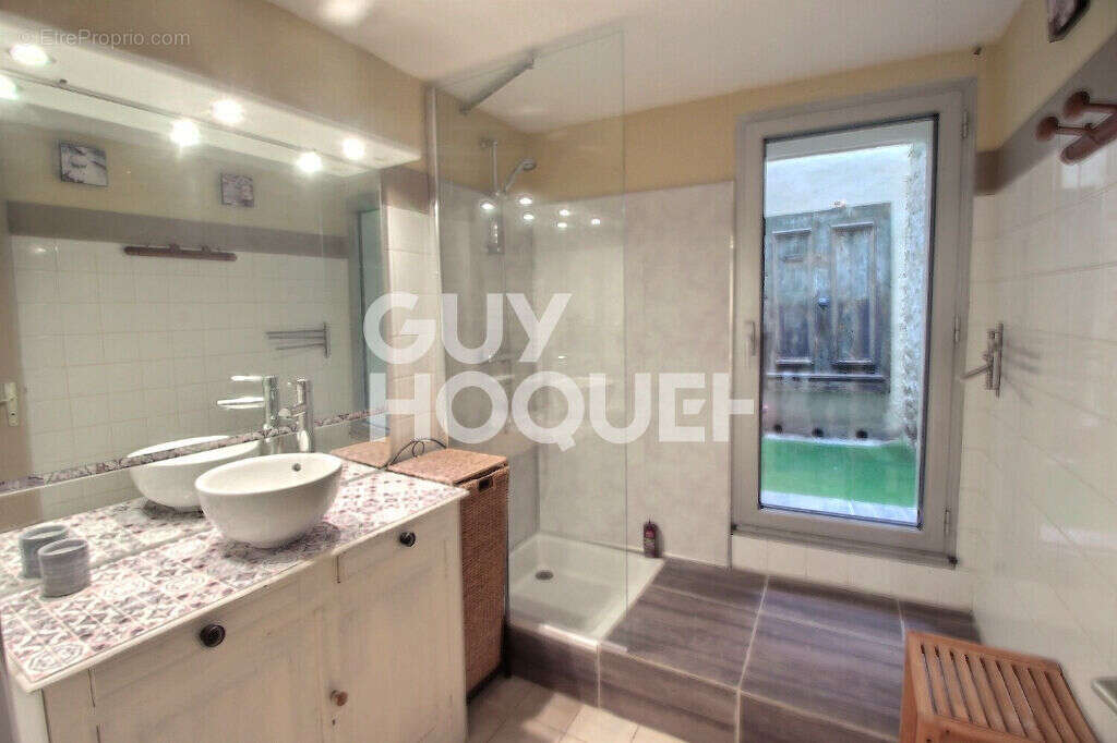 Tarascon - Maison de ville de 79 M2 - cour - photo 4