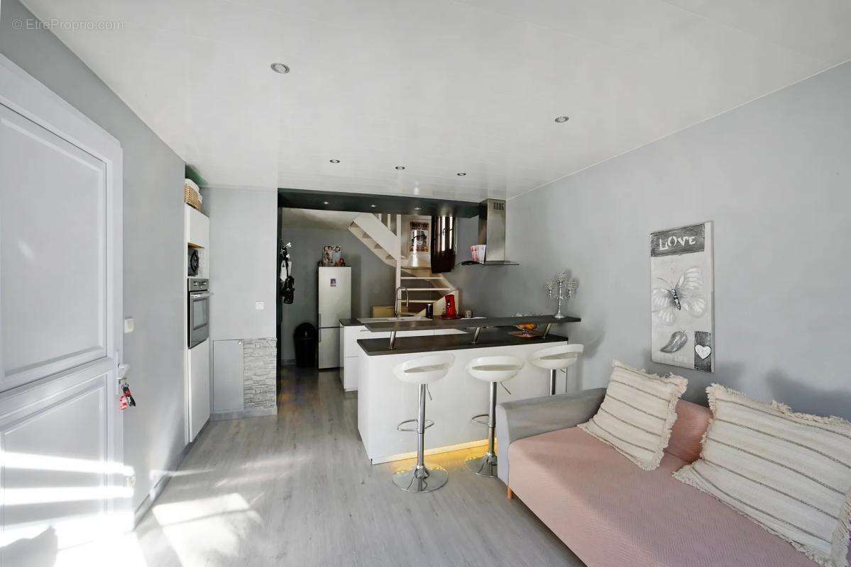 Maison à GALLARGUES-LE-MONTUEUX