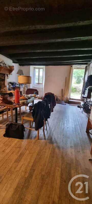 Maison à SAINT-SANTIN-CANTALES