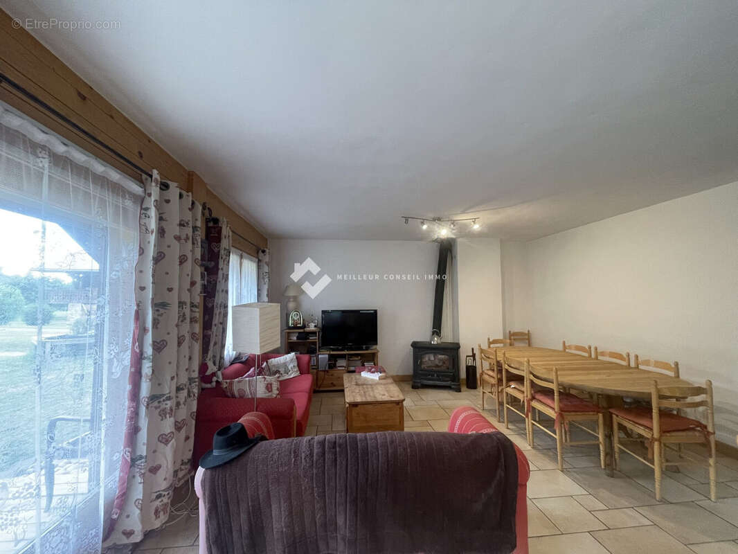 Maison 276 m² à Demi-Quartier  - photo 7