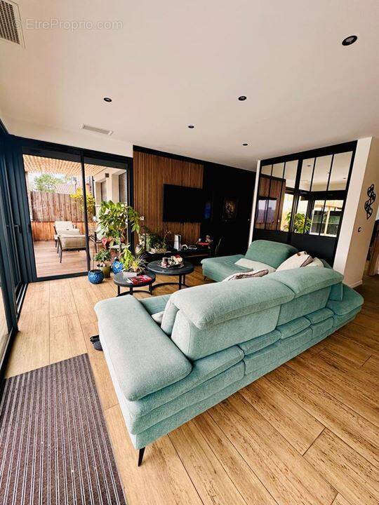 Maison à VENDAYS-MONTALIVET