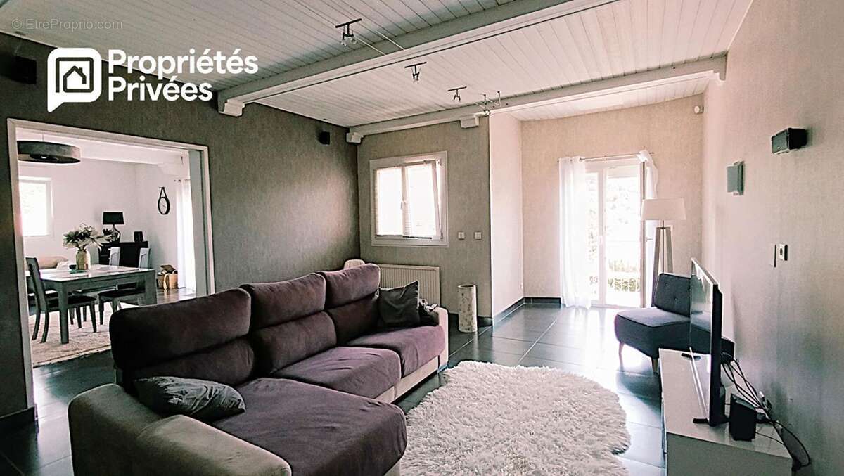 BOUSSIÈRES - À seulement 15 minutes de Besançon Maison de caractère au calme - Véranda chauffée, terrasse , 2 garages - photo 5