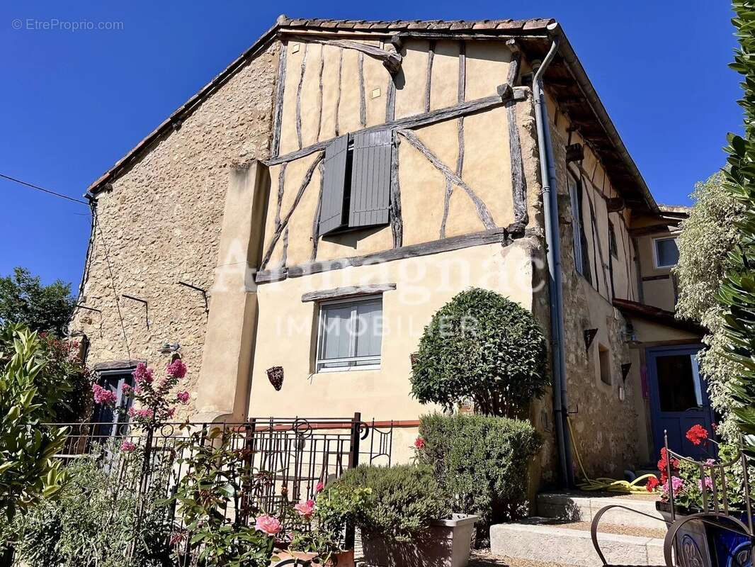 Maison à MARAMBAT